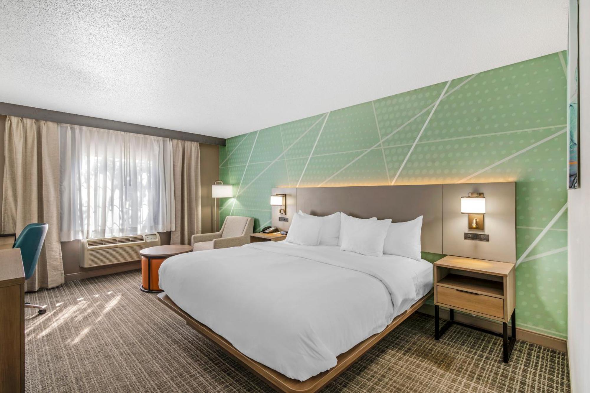 Comfort Inn & Suites Louisville Airport Fair & Expo Exteriör bild