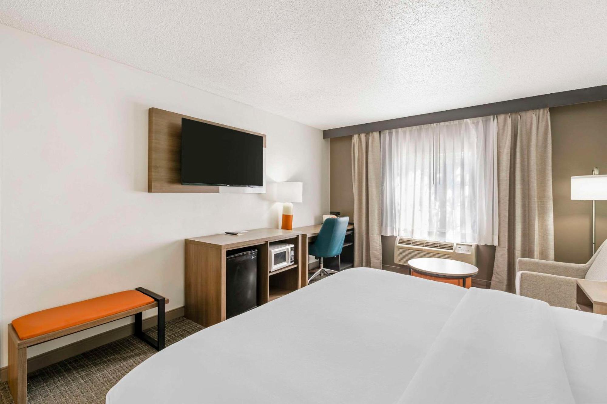 Comfort Inn & Suites Louisville Airport Fair & Expo Exteriör bild