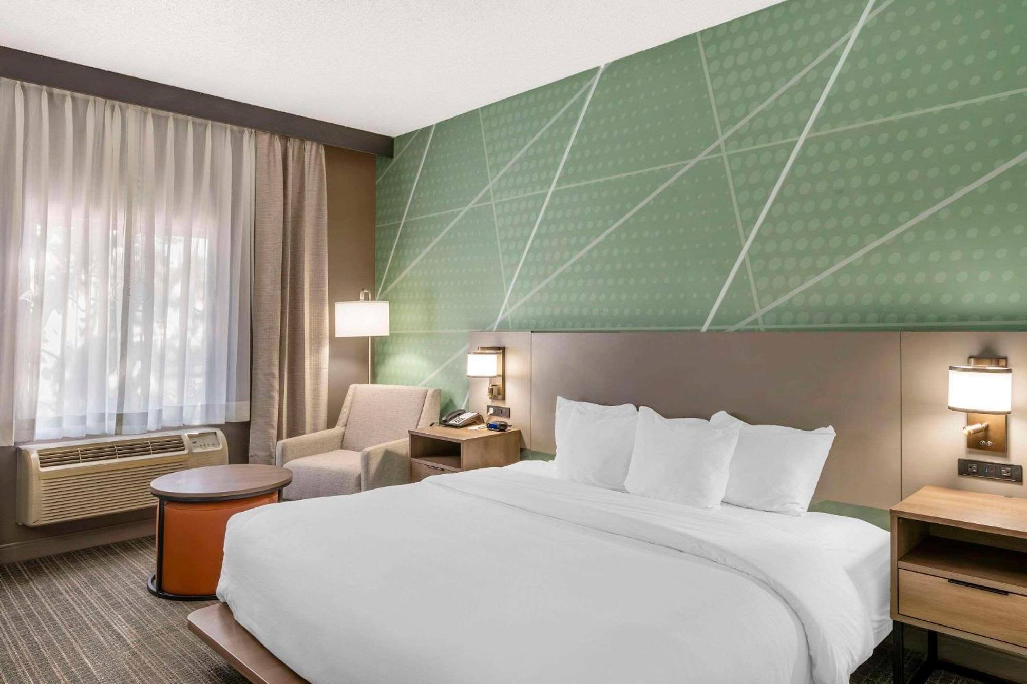 Comfort Inn & Suites Louisville Airport Fair & Expo Exteriör bild